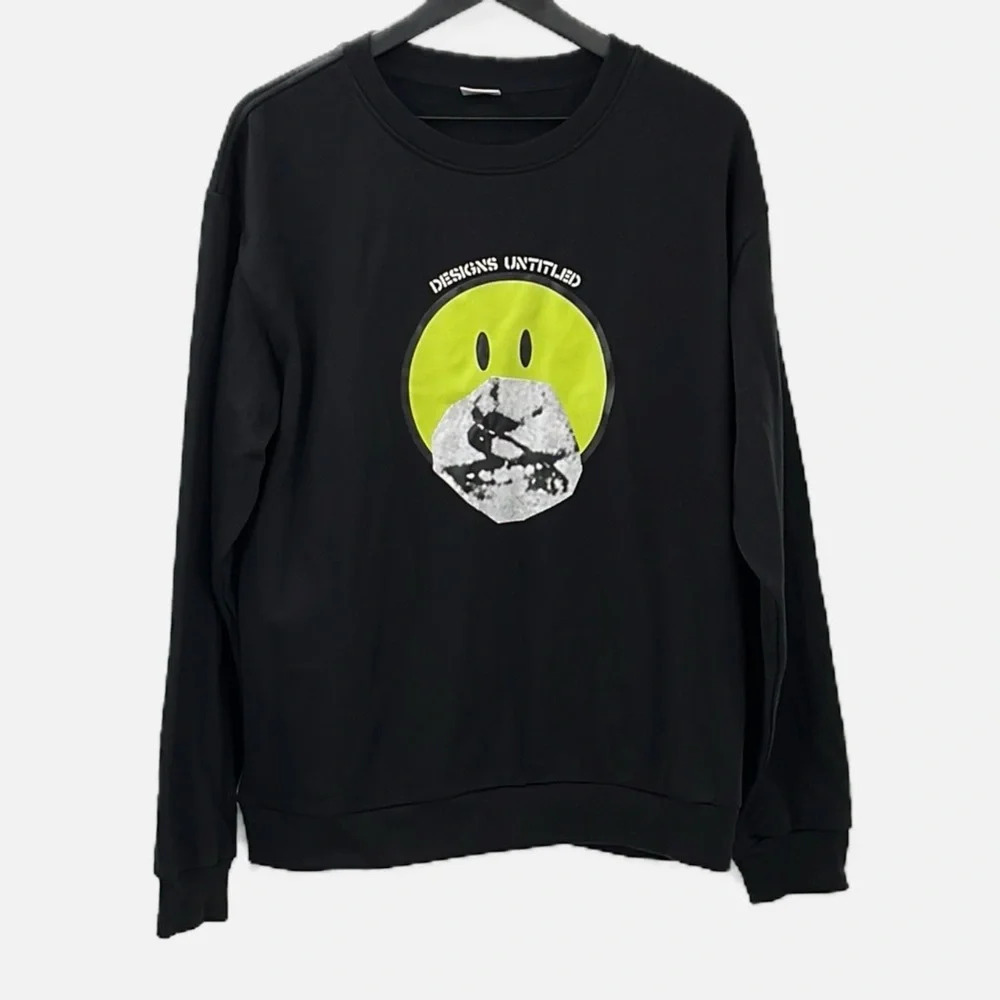 Designs Untitled Smile Graphic Sweatshirt in Black - NWOT - Size XXL